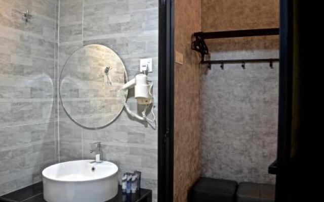 Iconic Suites & Pods Hotel