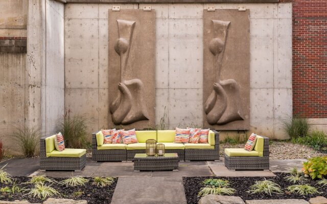 BLU-Tique, Akron, a Tribute Portfolio Hotel