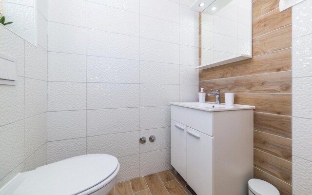 Beautiful Home in Trogir With Sauna, Wifi and 6 Bedrooms