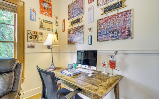Eclectic Mandeville Home: Walk to Lakefront Park