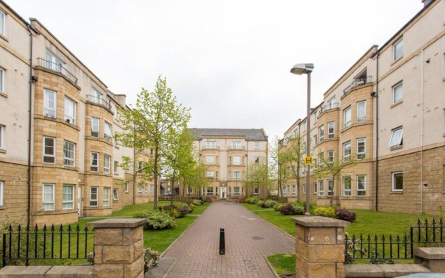 2 Bedroom Apartment Near City Centre