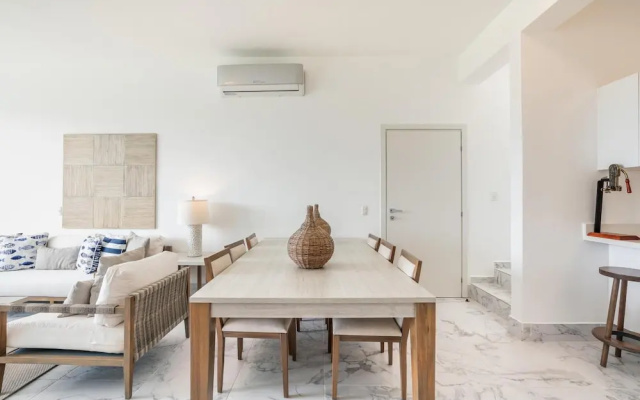 3br-penthouse w Jacuzzi Incl at Lake View