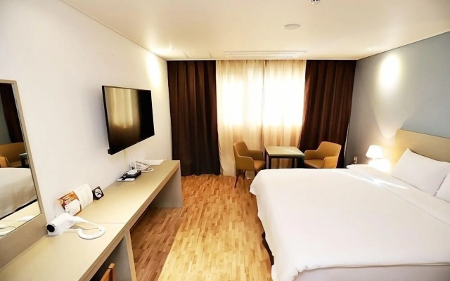 Sea & Moon Tourist Hotel