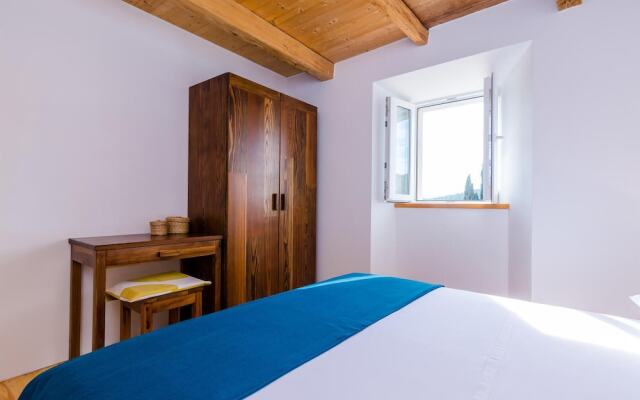 Amazing Home in Brotnice with WiFi, 3 Bedrooms & Hot Tub