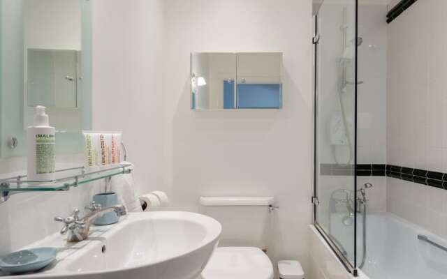 The South Kensington Place Modern Bright 4Bdr Townhouse