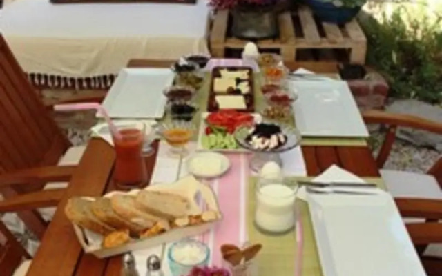 Lilyum Alaçatı Taş Ev