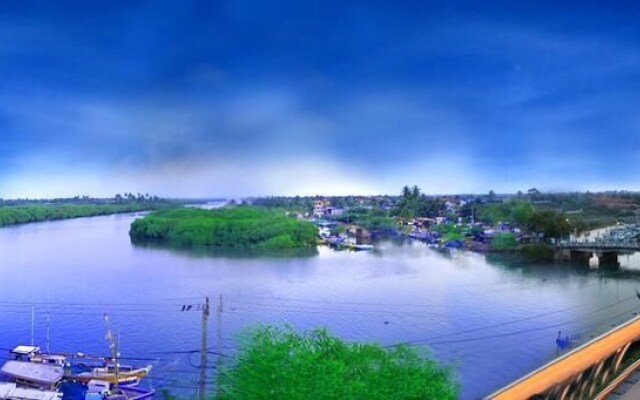 Choy's Waterfront Residence