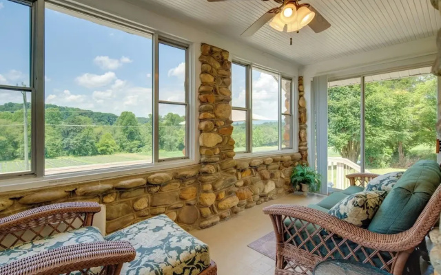 Hike + Explore: Mountain-view Escape in Candler
