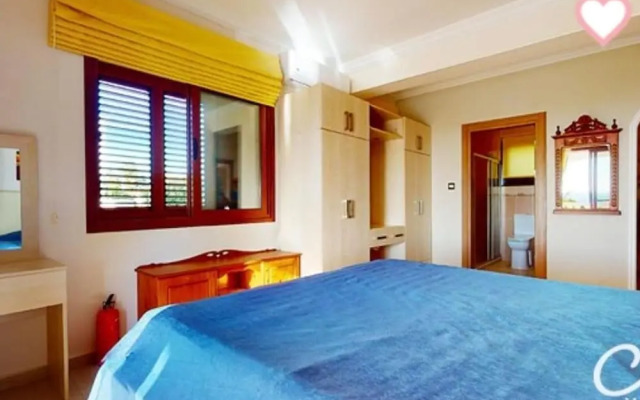 Marina Magic Sunset Villa-pool-parking-3br