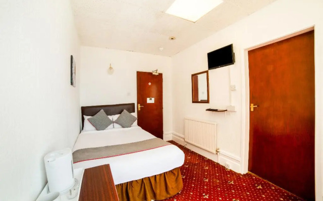 OYO The Golden Cheval Hotel