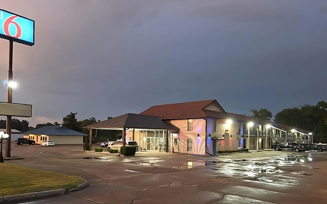 Motel 6 New Boston, TX