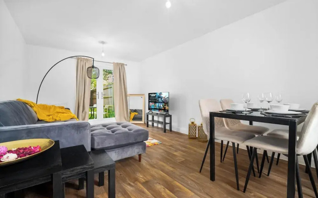 Spacious 4-bed House in Leicester/free Parking