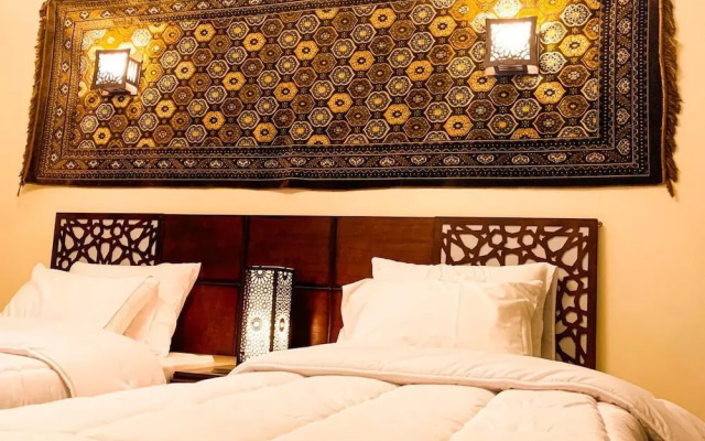 9 Pyramids Inn