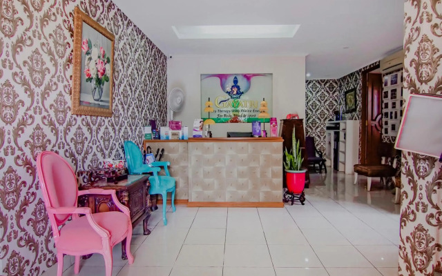 OYO 90094 Gayatri Residence