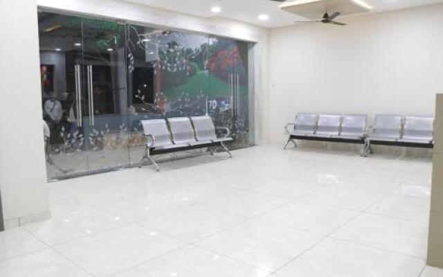 Hotel Lakhdatar Inn