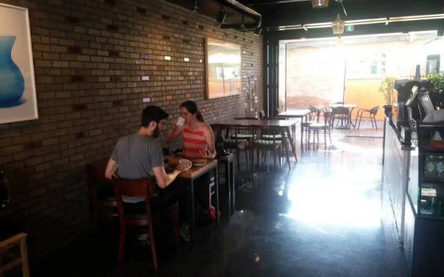 88 Guesthouse & Cafe