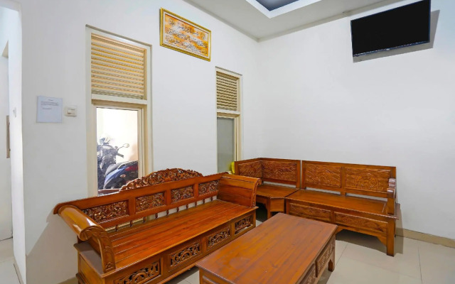 OYO 91743 Choirul Residence