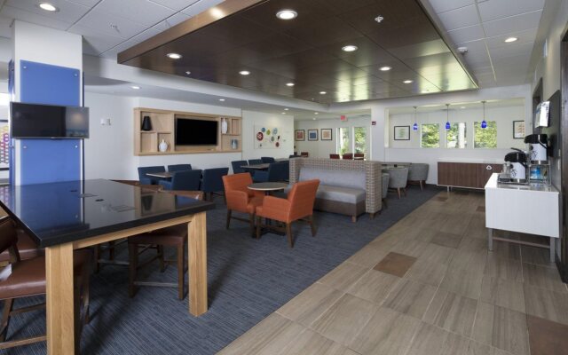 Holiday Inn Express & Suites Auburn by IHG