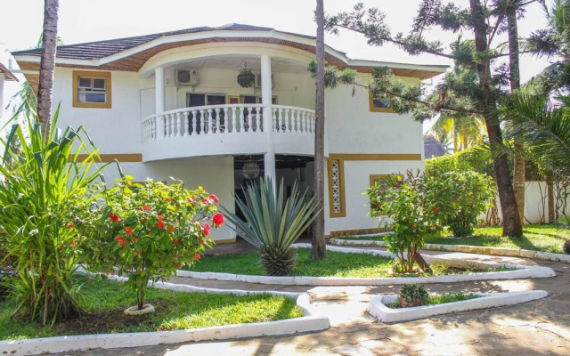 5-bedroom Villa - 3 Mins Walk To The Beach