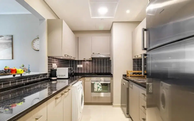 Stylish Marina-front 2BR Near Top Attractions