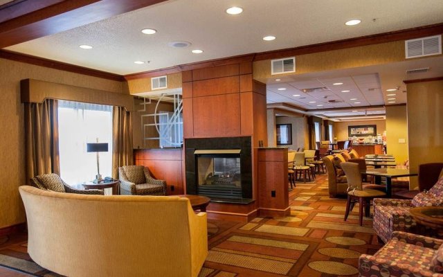 Fairfield Inn &amp; Suites by Marriott Detroit Livonia