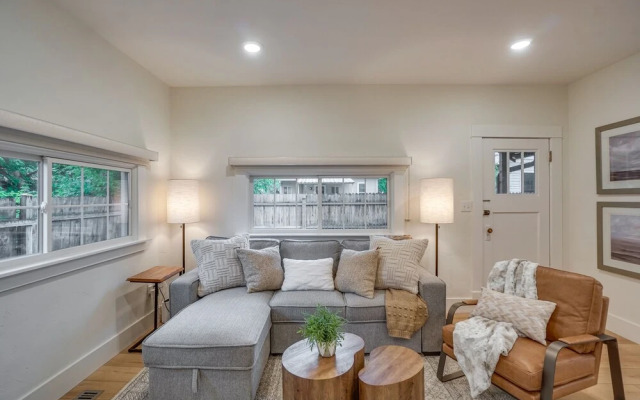 Old Town Carriage House w/ Private Patio