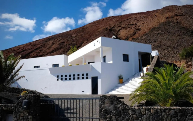 Villa V