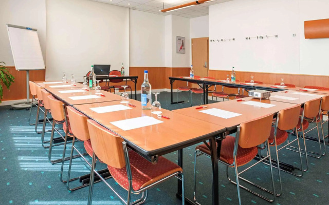 Ibis 3 Lacs Neuchatel Hotel