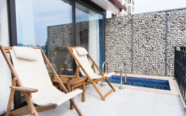 Nur Beach Hotel