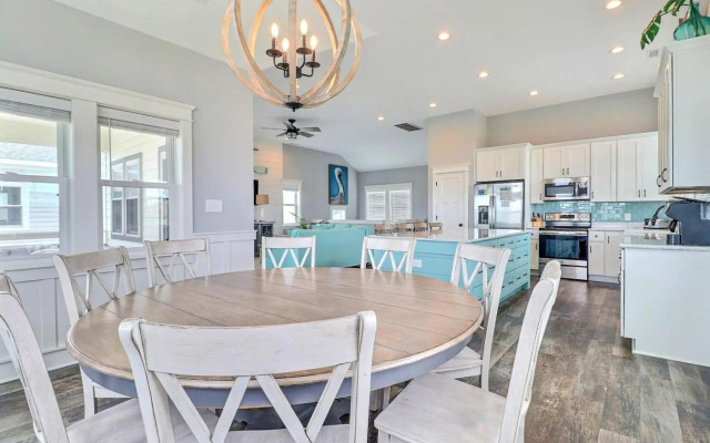 4059 - Bikinis & Martinis