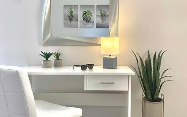 Elia Room & Garden II (new entry)