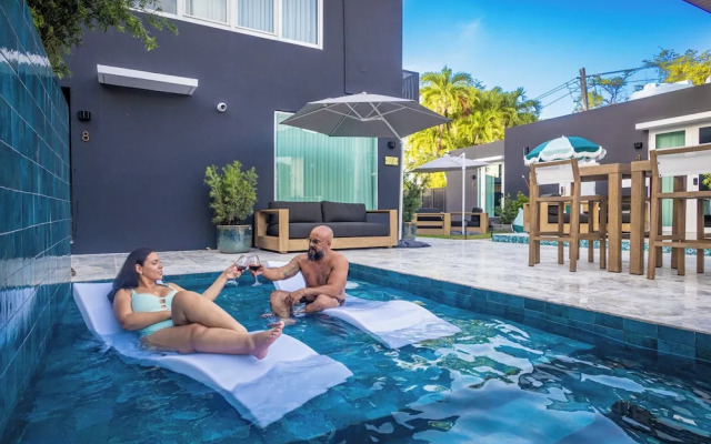 ElGatsby King Pool ResortVibe NearBeach