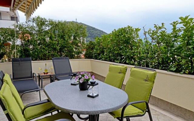 Apartment Michelle - 2 Bedrooms,Terrace, Sea View