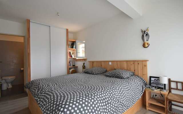 Quaint Villa in Saint-Andre-de-Roquepertuis with Pool