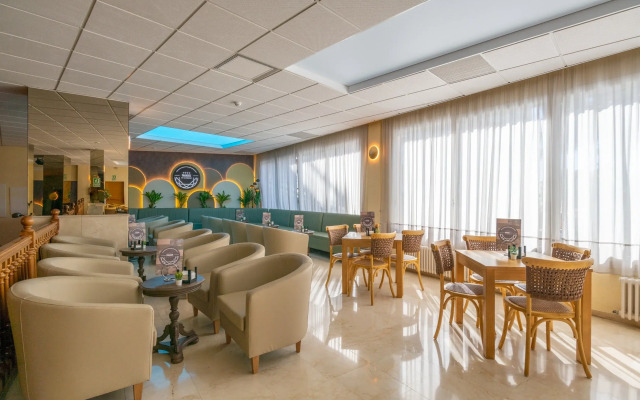 Hotel Parasol by Dorobe