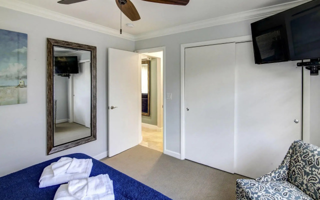 May-Dee Suites