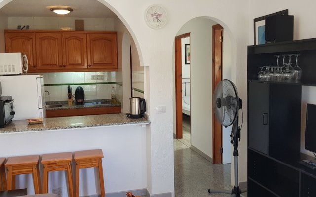 Two bedroom apartment 2 min from beach