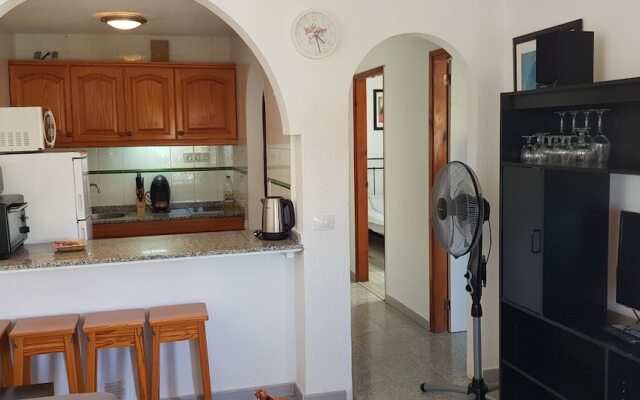 Two bedroom apartment 2 min from beach