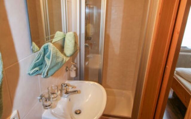 Sesselebenerhof 12821