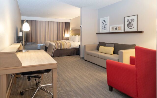 Holiday Inn Express & Suites Marquette, an IHG Hotel