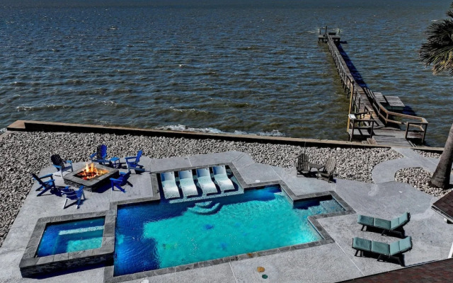 Baydream 4 Bedroom Home by RedAwning