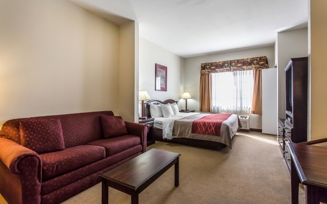 Quality Inn & Suites MidAmerica Industrial Park Area
