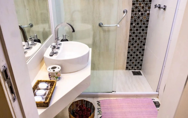 5min da Praia do Leblon - AP204