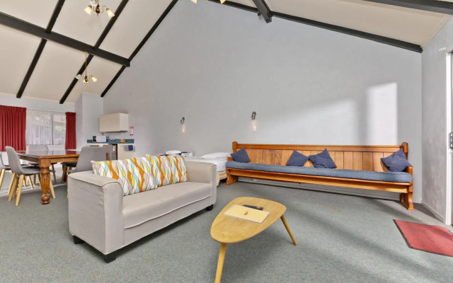 Oakwood Manor Motor Lodge