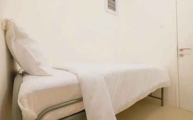 Minimalist Bassura Apartment Direct Access to Bassura City Mall – Guest Rooms – Jakarta