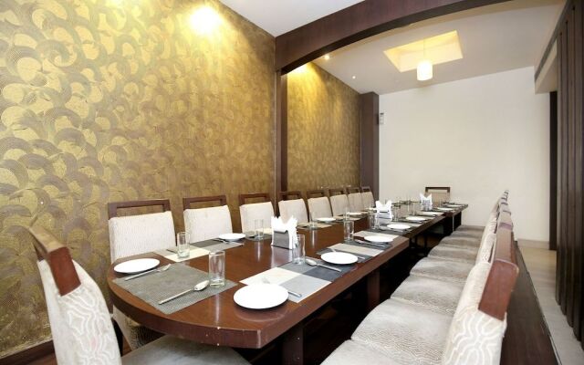 OYO 12989 White Diamond Hotel