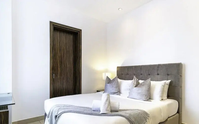LUX  The Bonnington JLT Suite 2