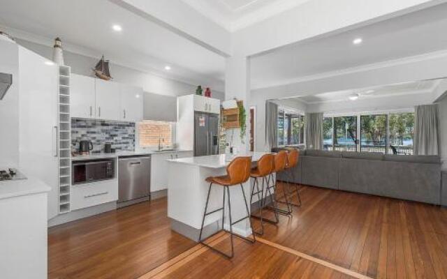 BANYANDAH 557 Ocean Drive NH