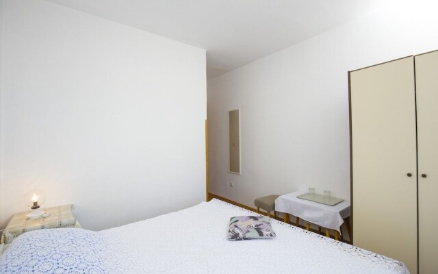 Apartments and Rooms Krstinić