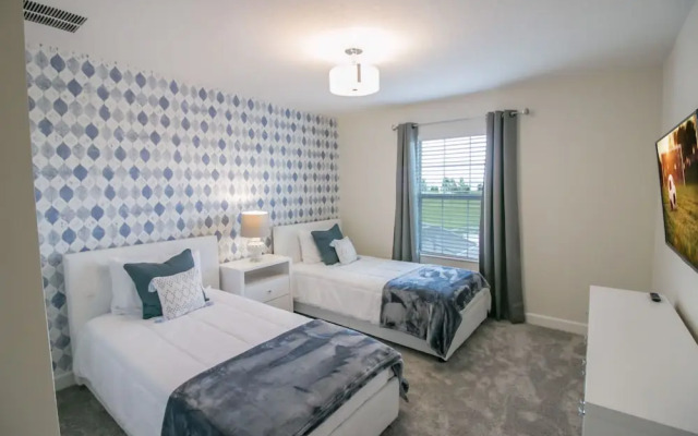 9005 SD - Gorgeous 4BR Townhome - Private Pool